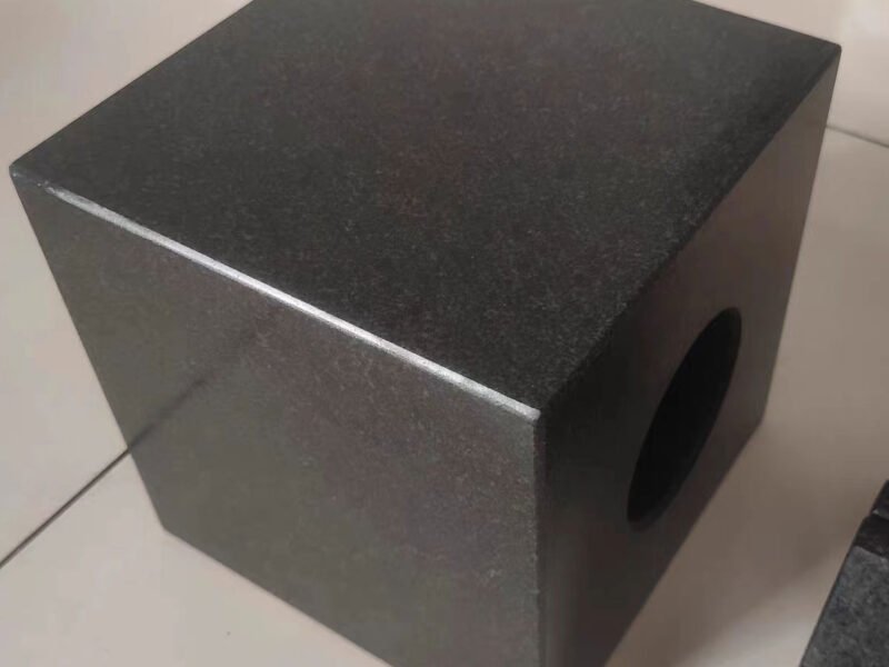 High-precision granite cube for rotation and alignment detection