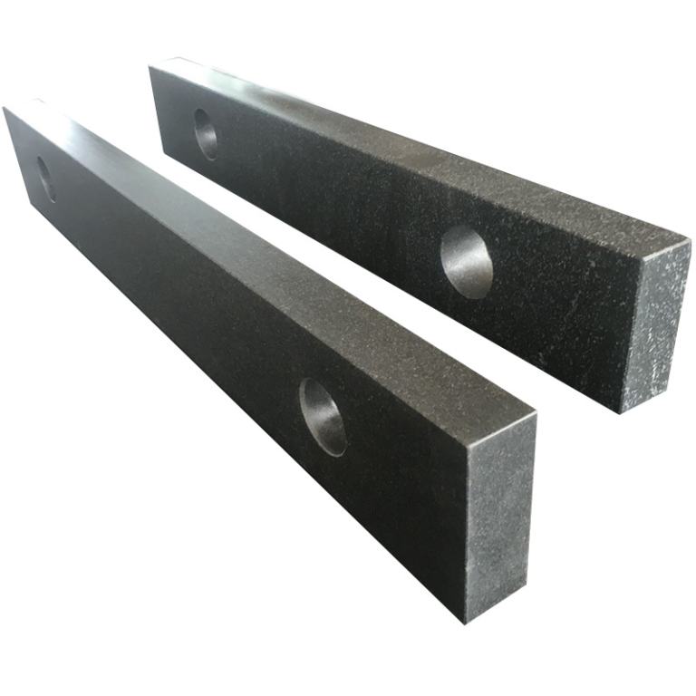 How is the accuracy grade of granite parallel rulers classified?
